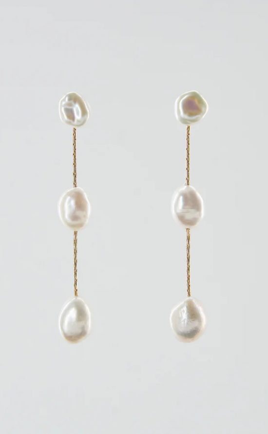 kisui Berlin Brautohrringe lang Perlen bridal earrings Pearls modern